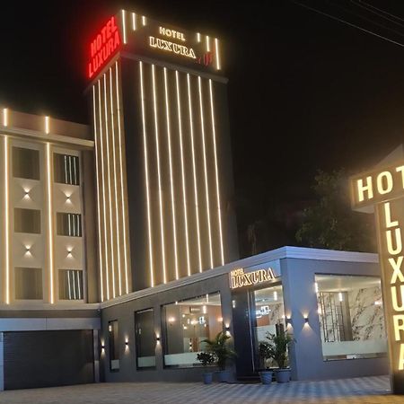 Hotel Luxura, Ahmedabad Exterior photo