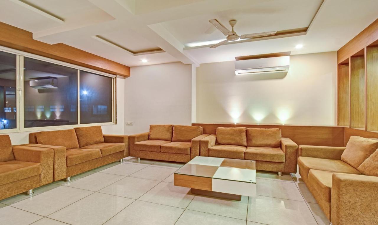 Hotel Luxura, Ahmedabad Exterior photo