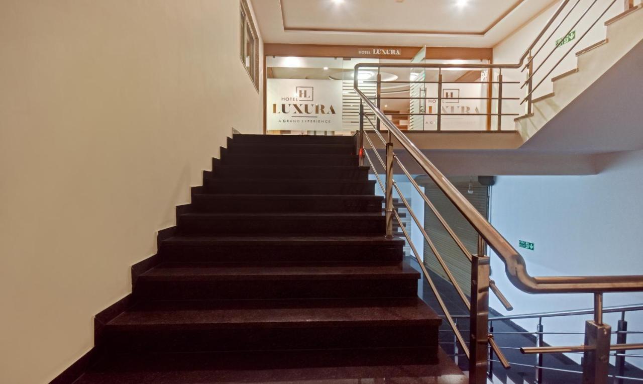 Hotel Luxura, Ahmedabad Exterior photo