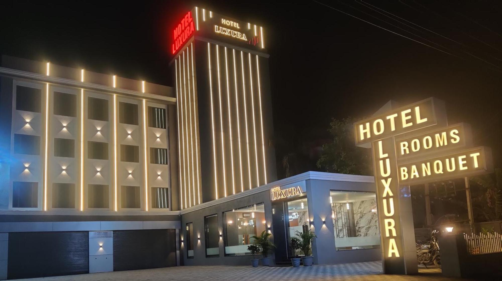 Hotel Luxura, Ahmedabad Exterior photo