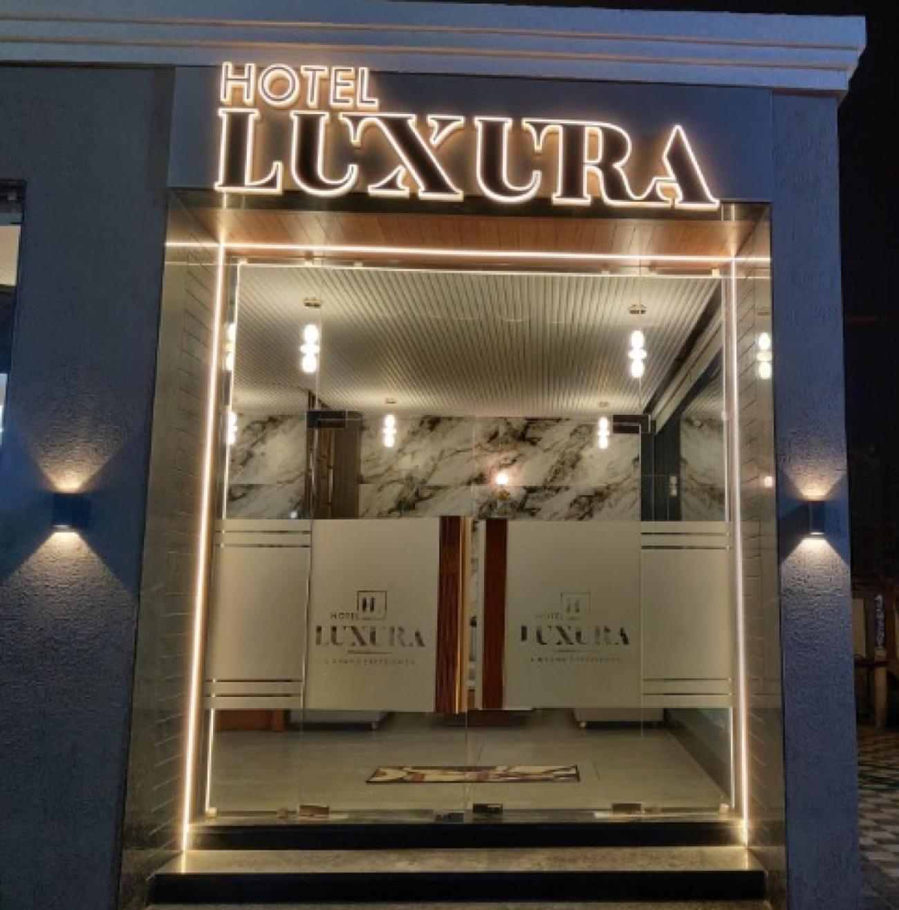Hotel Luxura, Ahmedabad Exterior photo